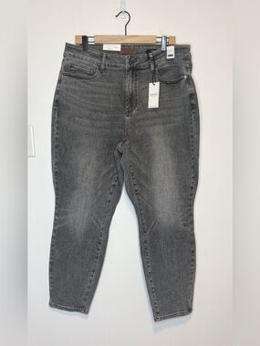 Judy Blue high waist Slim fit jeans NWT , sz : 18 W